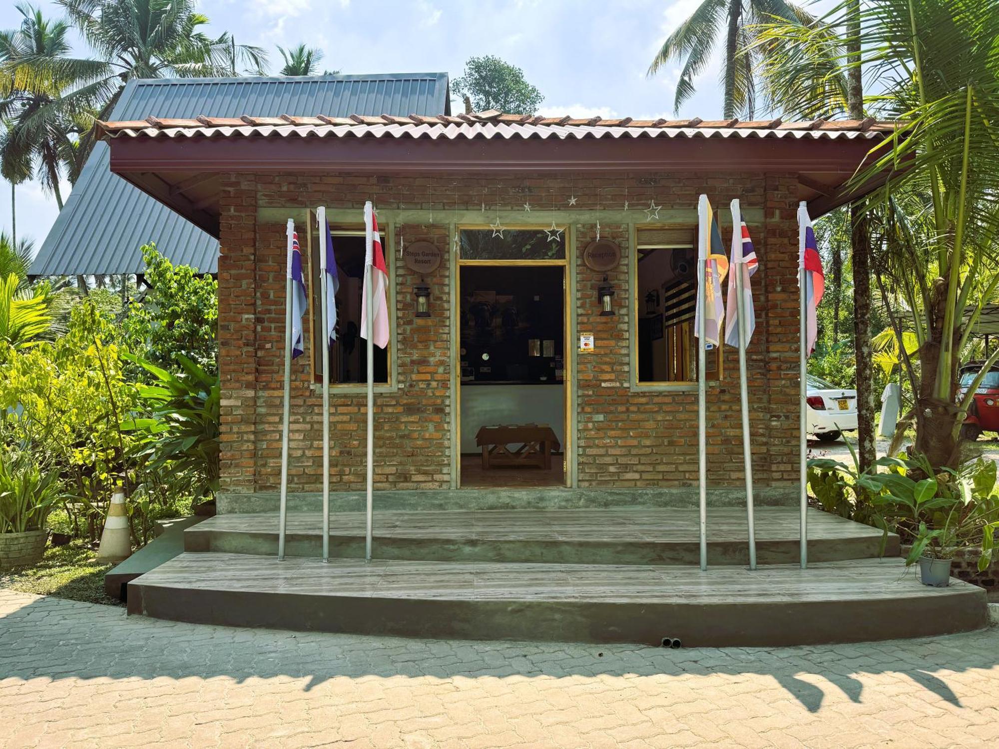 Steps Garden Resort نيجومبو المظهر الخارجي الصورة